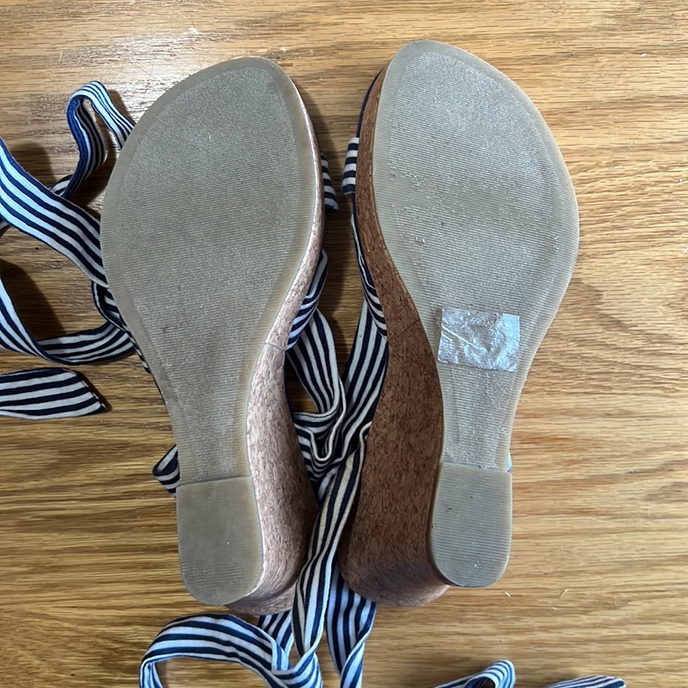 SUPER CUTE Unionbay Blue & White wedge heels tie around ankle Size 7.5 - Picture 9 of 14